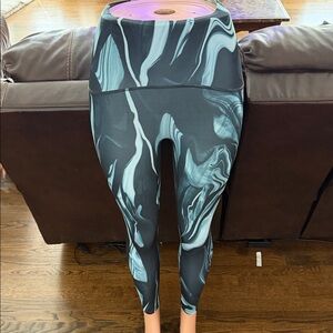 SPANX Marble Print High-Waist Leggings in Black and Gray
